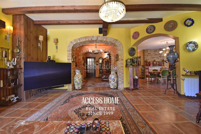 Foto 8e54338f-f908-46e0-9a8a-69d84a36d611. Chalet casa con amplia parcela en Alella