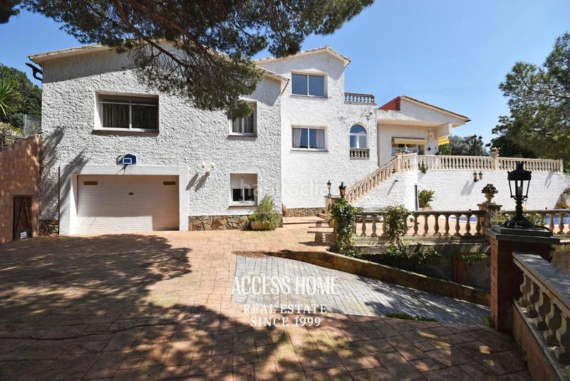 Foto 93d8ced7-cda4-4020-b781-4a12cd13bcec. Chalet casa con amplia parcela en Alella