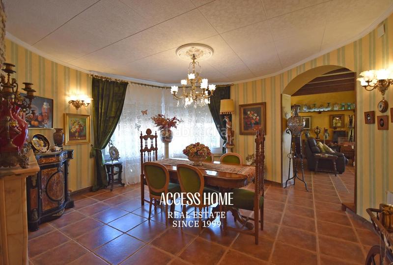 Foto 959be1ac-809f-4bc1-9fa9-38e372553b8d. Chalet casa con amplia parcela en Alella