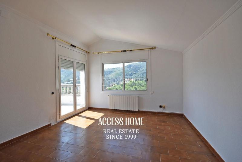 Foto a2b353d8-2e80-4cbe-85ab-e1dd9cfef7bb. Chalet casa con amplia parcela en Alella