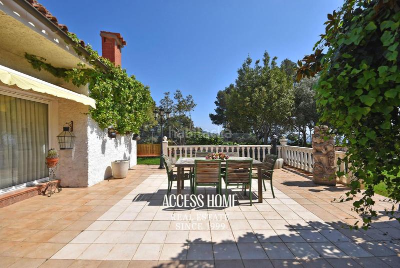 Foto d8419926-871d-4807-b42e-0f8dd7cf5e9a. Chalet casa con amplia parcela en Alella