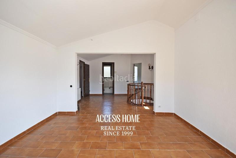 Foto dba1623b-8810-4cc9-917c-067adfa135ea. Chalet casa con amplia parcela en Alella