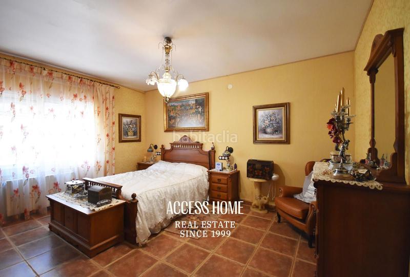 Foto f898fc5b-a5b0-4795-b001-f21f834d690c. Chalet casa con amplia parcela en Alella