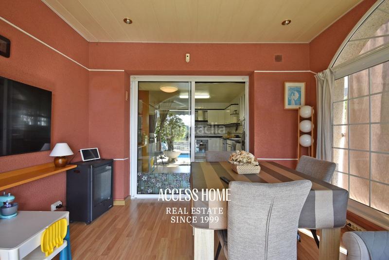 Foto 8e348050-4f73-4237-8b1f-3f4a39467b2a. Xalet amb calefacció aparcament piscina a Canet de Mar