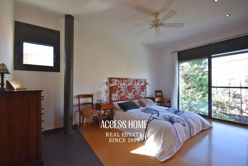 Foto 3b018b8d-8fc3-4192-92a6-212abaea68f3. Casa con riscaldamento parcheggio piscina in Alella