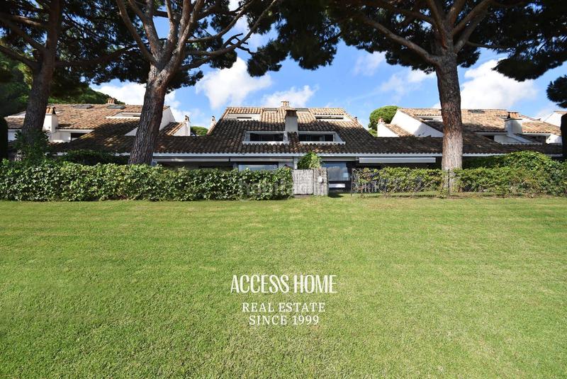 Foto 3677f0dd-049f-416a-986e-19283aaf253c. Alquiler casa adosada casa en alquiler en la urbanización Supermaresme con piscina comunitaria en Sant Vicenç de Montalt