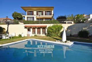 Chalet à Premià de Dalt. Casa en premià de dalt con vistas a mar y piscina privada