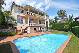 Xalet a Cabrils. Excelente casa con vistas a mar en cabrils