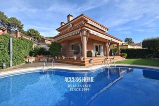 Chalet in Urbanitzacions. Casa con jardín y piscina en sant pol de mar