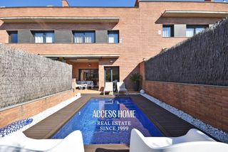 Casa a schiera in Poblenou. Exclusiva casa adosada con piscina y vistas al mar en el masnou