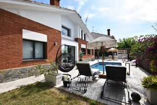 Chalet in Canet de Mar. Casa unifamiliar con piscina en canet de mar