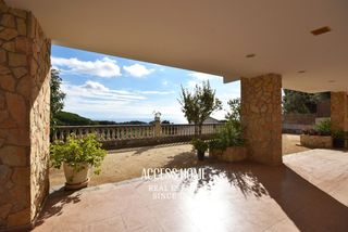 Chalet en Arenys de Munt. Casa con vistas al mar y piscina en venta en arenys de munt , 26