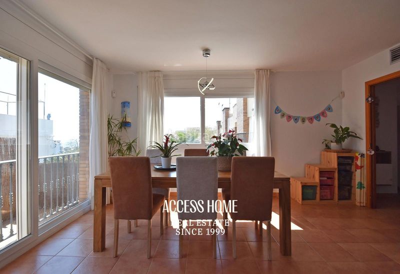 Foto 8f25a079-86ae-4adb-b5b8-431a3d3a0b8b. Casa amb calefacció aparcament a Canet de Mar