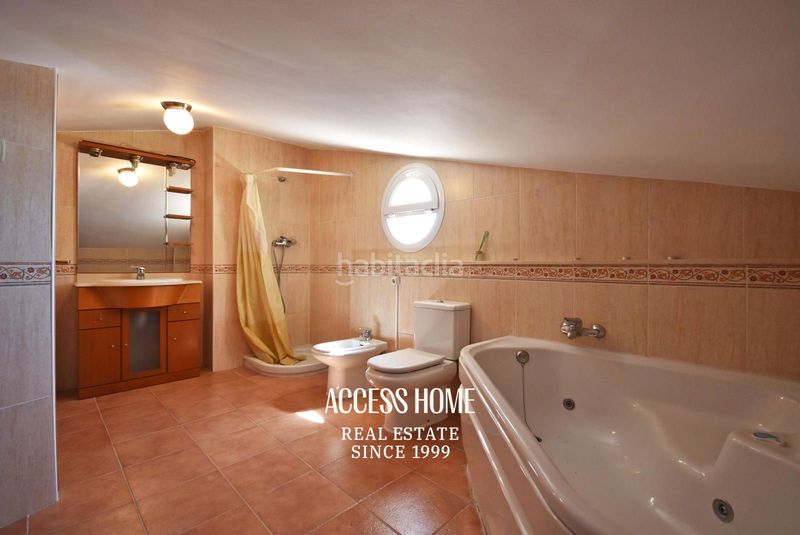 Foto c2cffe6a-d62e-4feb-b3d3-4a7d85a057a0. Casa amb calefacció aparcament a Canet de Mar