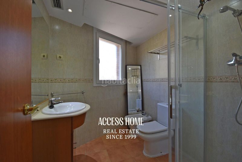 Foto e654a04d-4a5d-47a0-850d-87c5ca1a2dfe. Casa amb calefacció aparcament a Canet de Mar