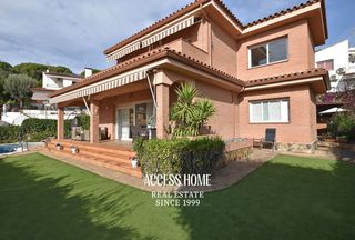 Chalet in Urbanitzacions. Casa con jardín y piscina en sant pol de mar