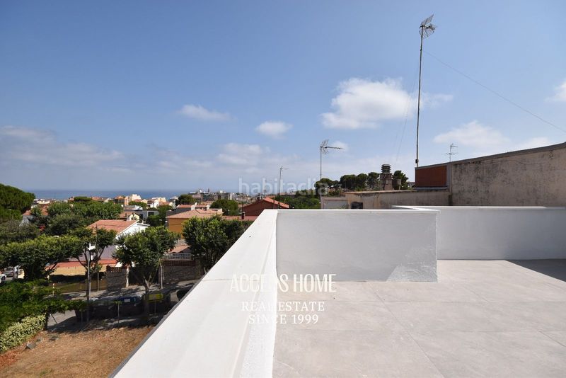 Foto 2c55096b-a538-4f7d-9838-4ee8627d1b73. Casa adosada casa esquinera reformada en venta en el masnou con terraza y vistas al mar en Masnou (El)