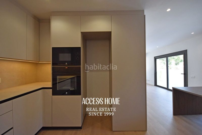 Foto 424d6fd7-a03e-4915-ab85-566602e7d054. Casa adosada casa esquinera reformada en venta en el masnou con terraza y vistas al mar en Masnou (El)