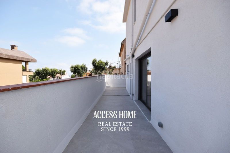 Foto a6dda61e-6146-4c8e-b27b-f2b15ba14bdb. Casa adosada casa esquinera reformada en venta en el masnou con terraza y vistas al mar en Masnou (El)