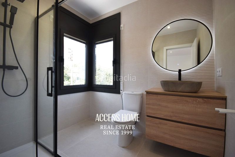 Foto d2ffb6cb-ec91-43e3-803e-f3d155550c18. Casa adosada casa esquinera reformada en venta en el masnou con terraza y vistas al mar en Masnou (El)