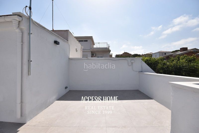Foto e6e19ca5-808a-4129-bd04-2afc23b9b9d1. Casa adosada casa esquinera reformada en venta en el masnou con terraza y vistas al mar en Masnou (El)