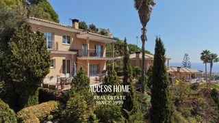 Chalet in Premià de Dalt. Vivienda unifamiliar con vistas al mar, terrazas y jardín en pre