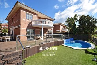 Chalet in Vilassar de Dalt. Casa unifamiliar con piscina y vistas al mar en vilassar de dalt