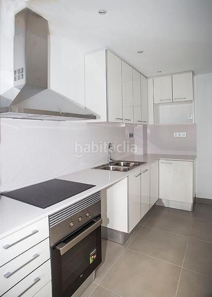 Foto f063f79e-d1f0-4111-802b-9a61460eb090. Alquiler piso en Provençals del Poblenou Barcelona