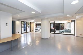 Rent Business premise in Rambla del brasil 38. Local comercial