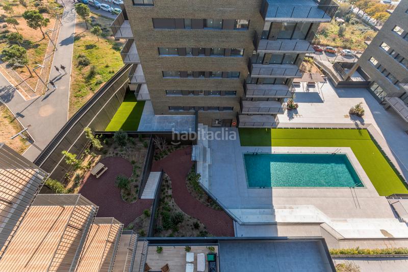 Foto 51f6f4b8-068f-4d00-a6a7-59a855e241fb. Lloguer àtic amb piscina a Finestrelles Esplugues de Llobregat