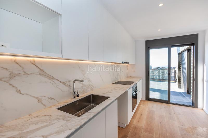 Foto 56c6b673-bfb3-4a16-968b-cf2f43aa139e. Lloguer àtic amb piscina a Finestrelles Esplugues de Llobregat