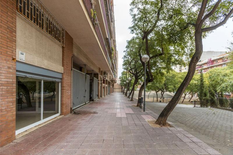 Foto f7c6cc1f-7b45-46d6-9fab-4e85f363f901. Alquiler local comercial en El Clot Barcelona