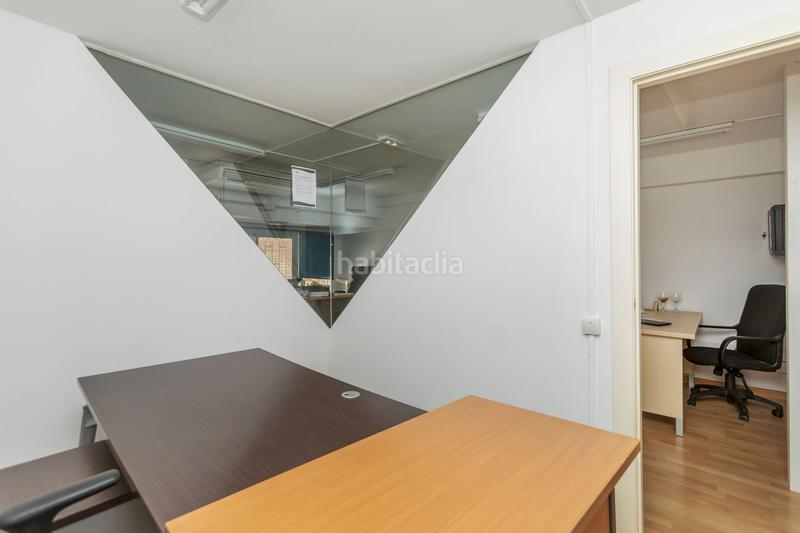 Foto 296b4060-06a3-4c67-a7d3-fb387d82c229. Rent business premise in El Clot Barcelona