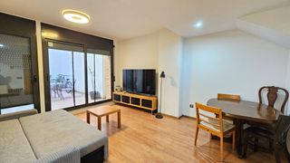 Affitto Duplex  Carrer de la font del remei. Acogedor dúplex de 2 dormitorios con patio privado