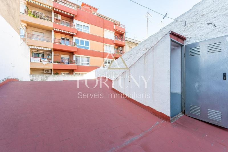Foto b6fcd818-5fa3-49b3-97ac-5cd27c963f90. Piso en calle s elies 31 piso para reformar en el centro en Reus