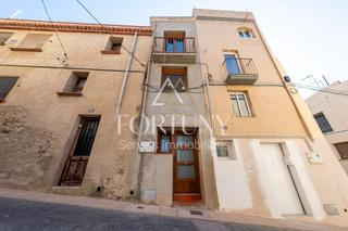 Maison jumelée à Carrer mn.j.verdaguer 20. Chalet pareado en venta en jacint verdaguer