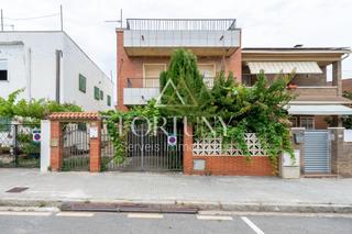 Casa aparellada a Mestral. Casa en venta urbanización sant joan