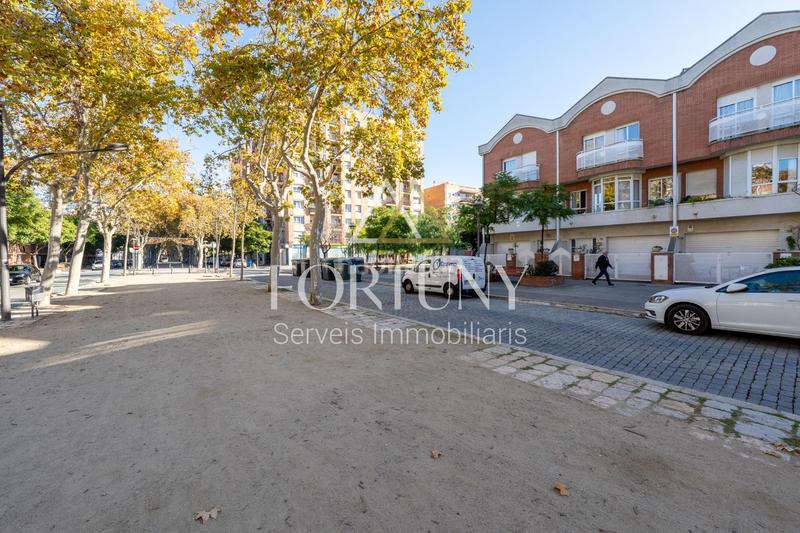 Foto 0f574e45-438f-4418-9905-2e9c8f8dca14. Casa adossada amb calefacció aparcament piscina a Reus