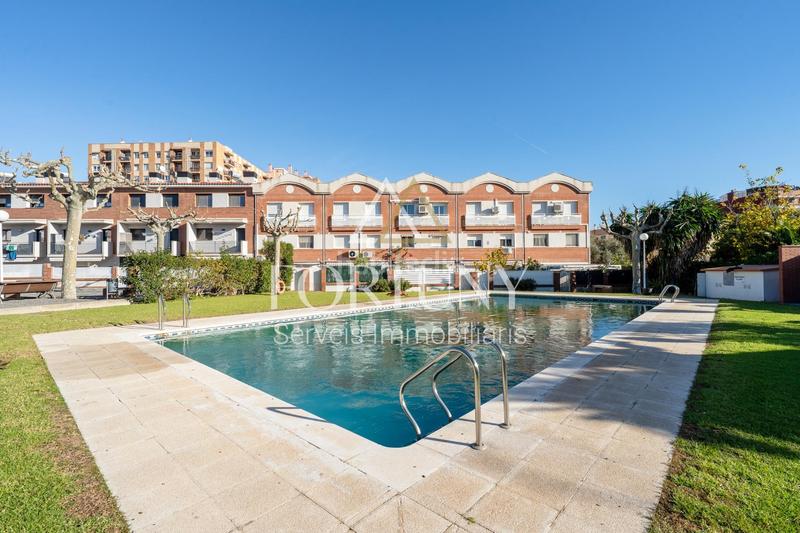 Foto 18a6e02a-b84b-4532-aa72-6a7a1f307c9f. Casa adossada amb calefacció aparcament piscina a Reus