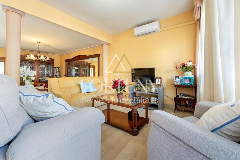 Foto 1d0d56cf-1622-46a5-9b4d-b4b6744e1816. Casa adossada amb calefacció aparcament piscina a Reus