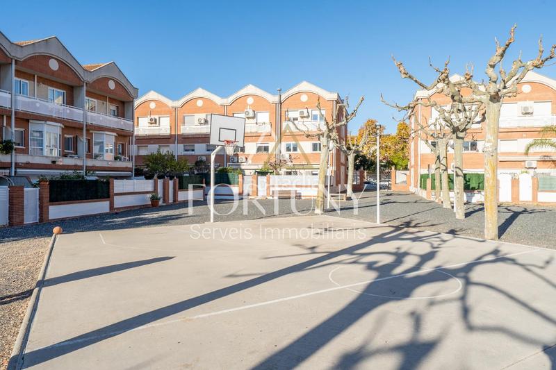 Foto 4701a84a-91bf-4f65-b809-4c37758da253. Casa adossada amb calefacció aparcament piscina a Reus