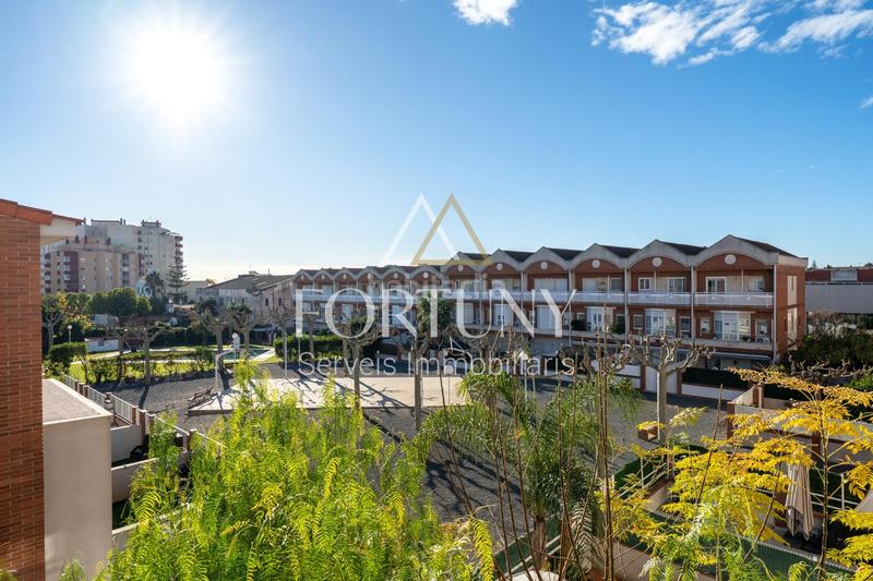 Foto 492c21af-f6ab-492a-bd5e-5d6aa7e1f07a. Casa adossada amb calefacció aparcament piscina a Reus