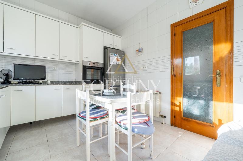 Foto 72097d95-4df9-45b9-b8fc-1ba482f98928. Casa adossada amb calefacció aparcament piscina a Reus