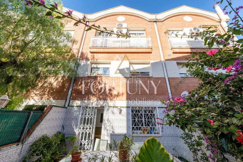 Foto 81ac4205-2b7a-48b4-8cc1-afc02c0db202. Casa adossada amb calefacció aparcament piscina a Reus