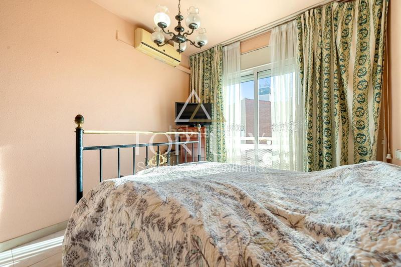 Foto 8c522a15-1d0d-4c29-84a8-cd07beee7292. Casa adossada amb calefacció aparcament piscina a Reus