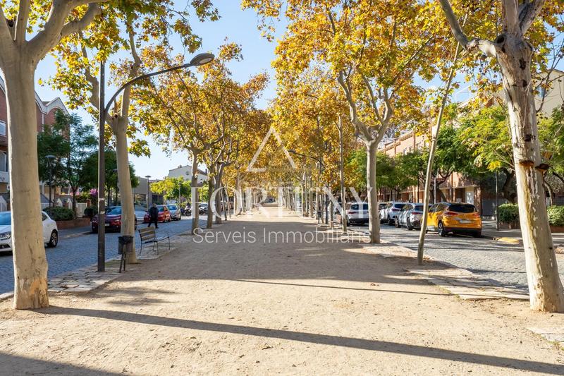Foto b0b34a68-987a-4b2c-bce5-646254db6d63. Casa adossada amb calefacció aparcament piscina a Reus