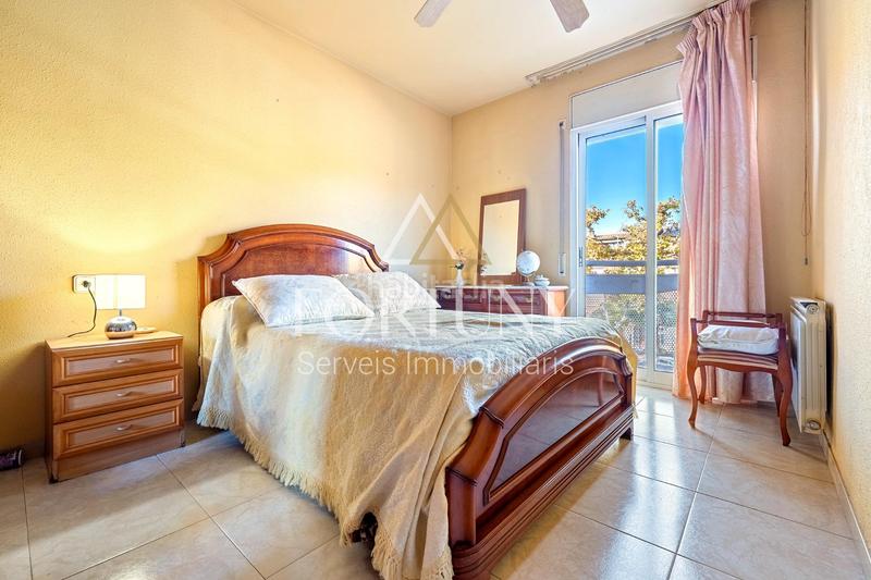 Foto b51ad44c-cd55-429b-8b29-4089b08402a4. Casa adossada amb calefacció aparcament piscina a Reus