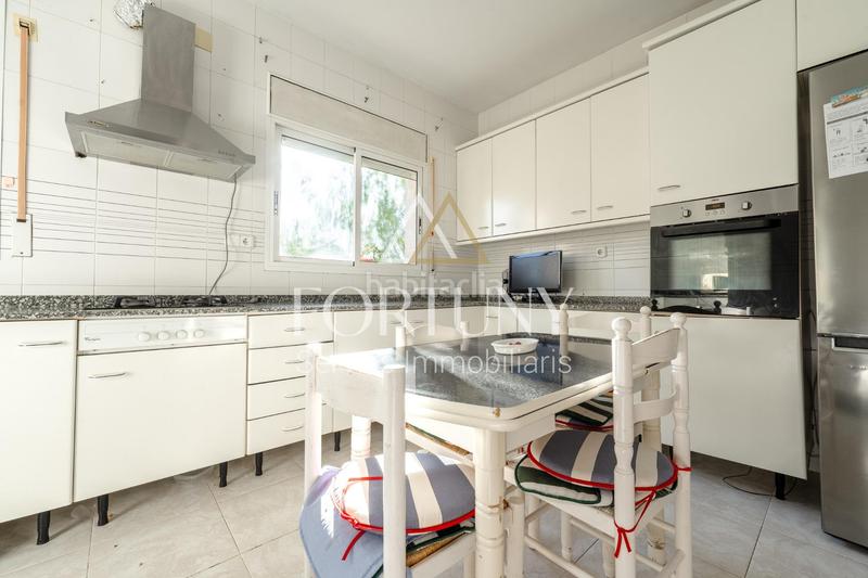 Foto dfcf05e2-5d4e-4f6e-b528-08ec09df5110. Casa adossada amb calefacció aparcament piscina a Reus