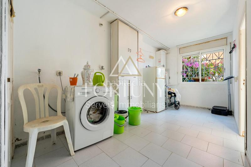 Foto dfd26583-8176-4758-b777-7ce1087130f8. Casa adossada amb calefacció aparcament piscina a Reus