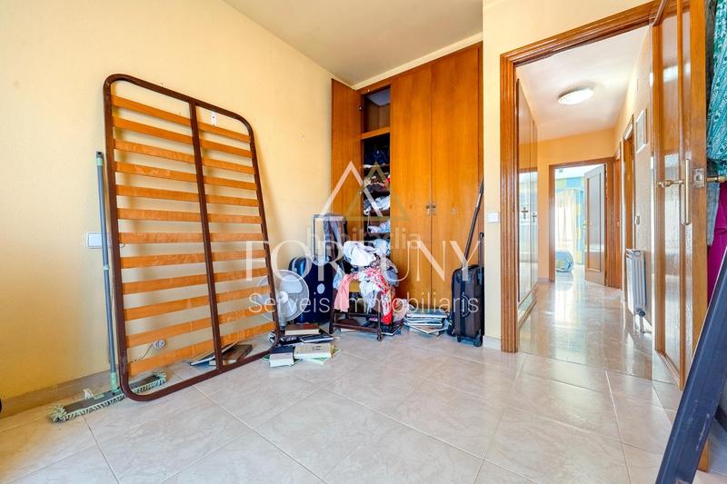 Foto f88c005b-10d2-4f6b-a42e-697b3c5894e2. Casa adossada amb calefacció aparcament piscina a Reus